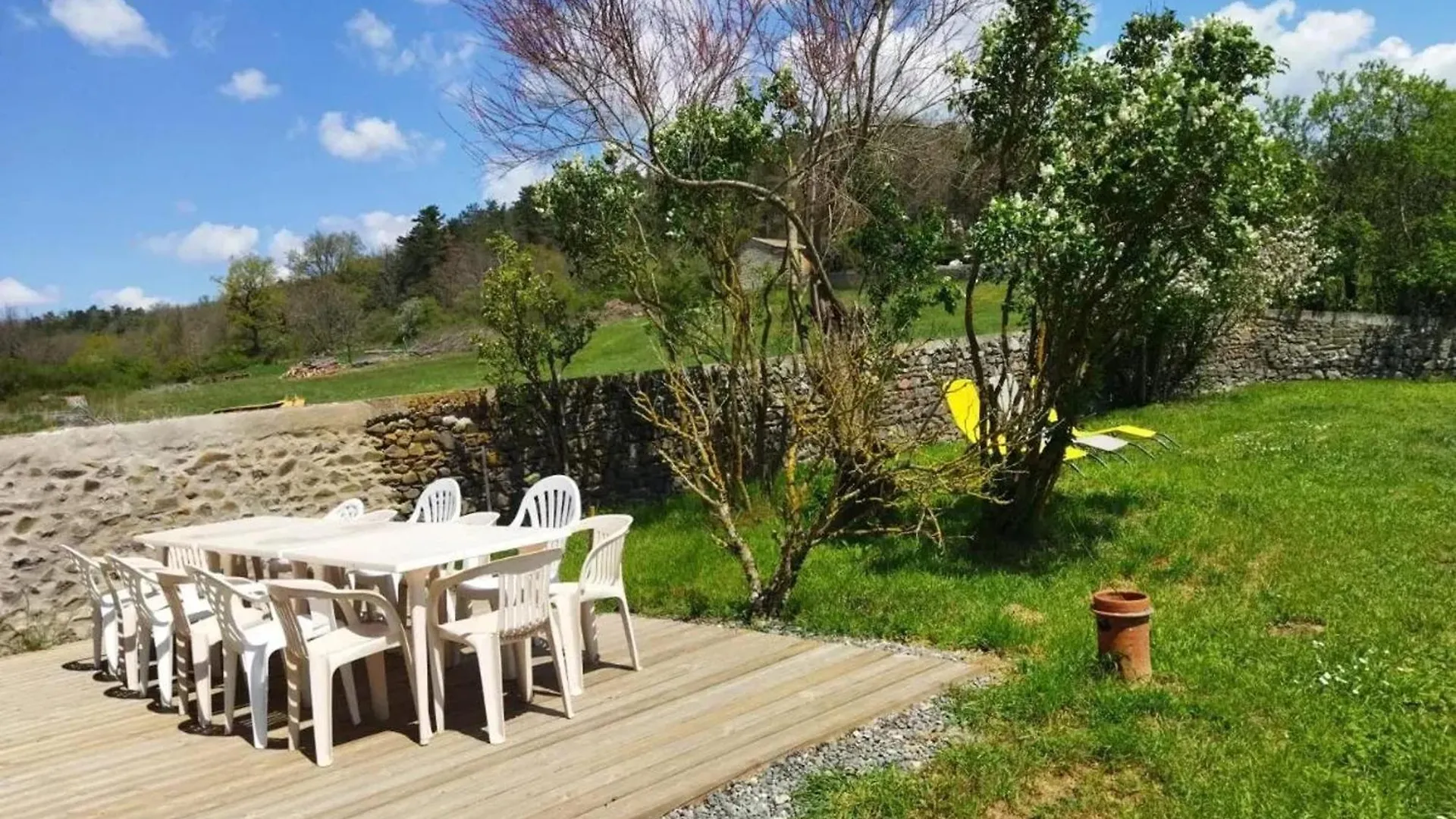 Maison Spacieuse A Domeyrat + Grand Jardin 0*,